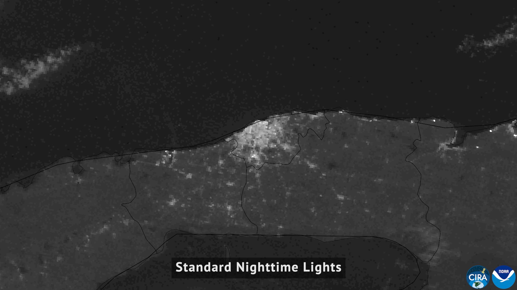 Imagen satelital nocturna del occidente de Cuba: La Habana aparece como una mancha de luz blanca y Matanzas como puntos menores; rótulo «Standard Nighttime Lights».